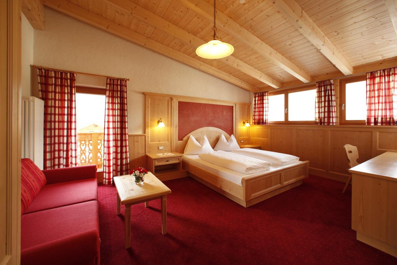 Garni Iosc Hotell San Vigilio Di Marebbe Eksteriør bilde